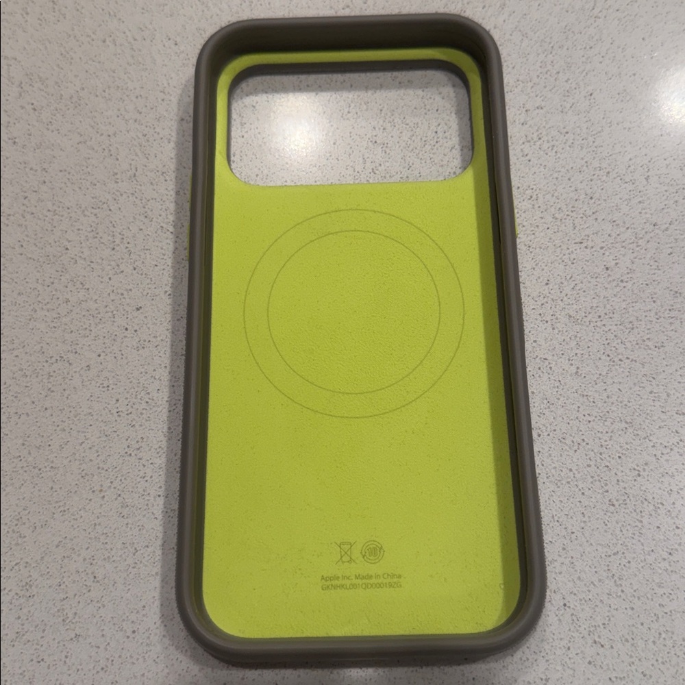 Beats iPhone 17 Pro Max Rugged Case - Alpine Gray - Picture 6 of 11